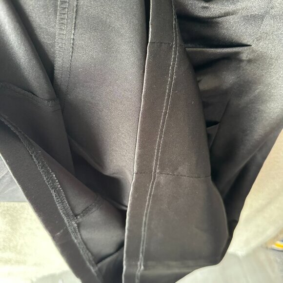 Le Chateau Sleek Black Mini Dress Back Size 11 Ruched Flattering V-Neck LDB Edgy - Picture 12 of 15